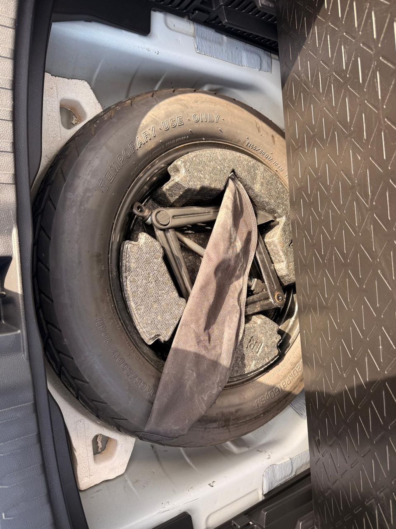 تويوتا راف ٤ XLE 2.5L full option