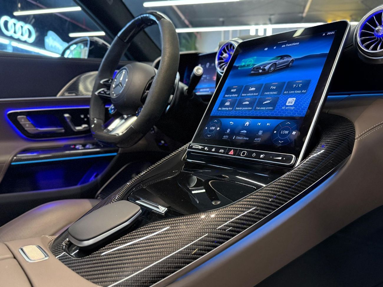 مرسيدس بنز SL 63 AMG 2023 SL63 AMG -Full Service History available - Mint Condition -Carbon Interior and Exterior