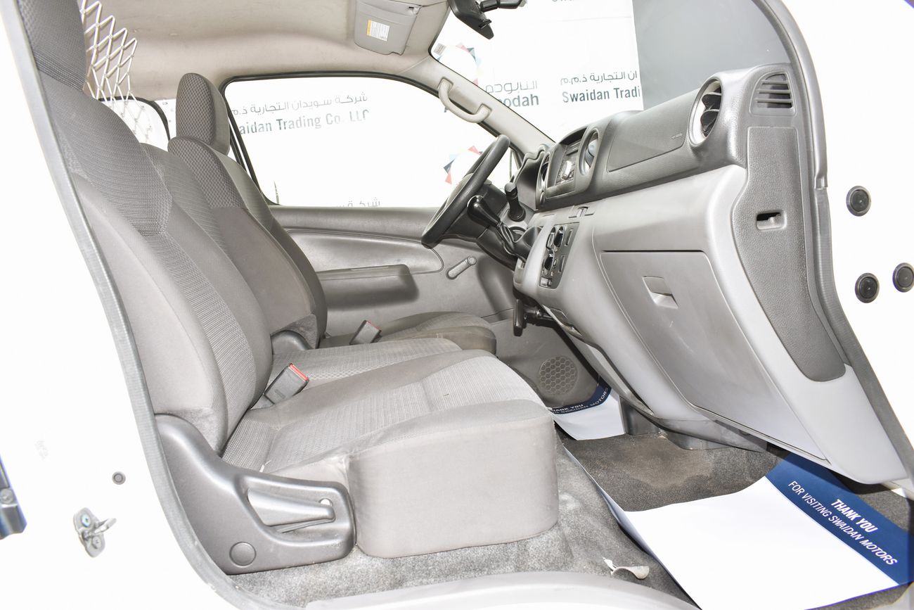 Nissan Urvan AED 959 PM | NV350 2.5L MT GCC DEALER WARRANTY