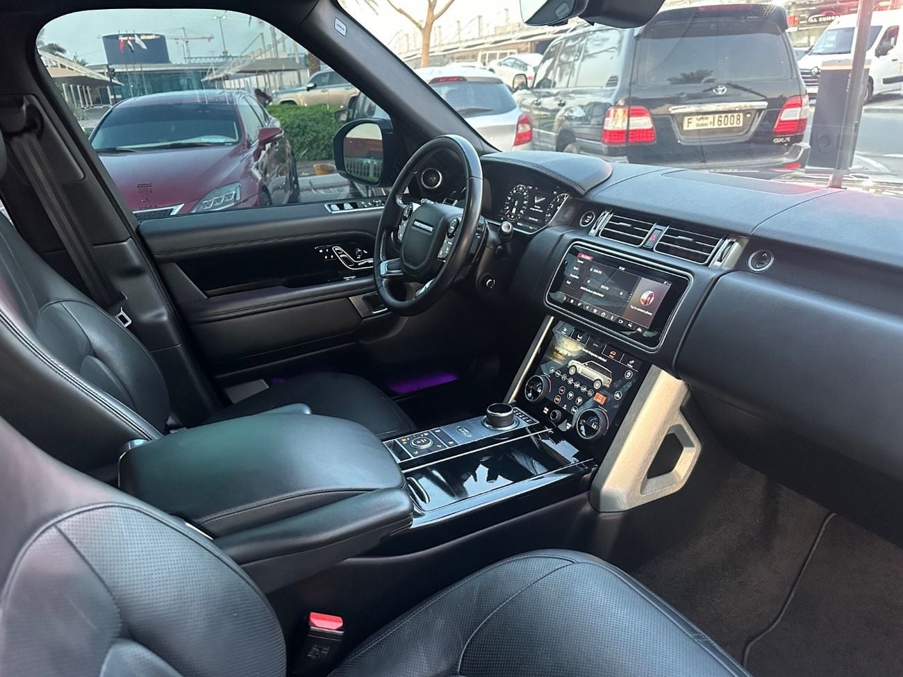 Land Rover Range Rover HSE P525 V8 Westminster 3 years warranty and 3 free services