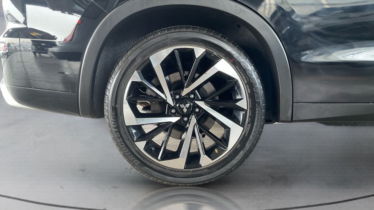 ميتسوبيشي آوتلاندر 2.5 GLX AUTO 4WD 7SEAT PREMIUM LAUNCH ED | شامل الضمان | 0 ﺪﻔﻋﺓ ﺃﻮﻟﻯ