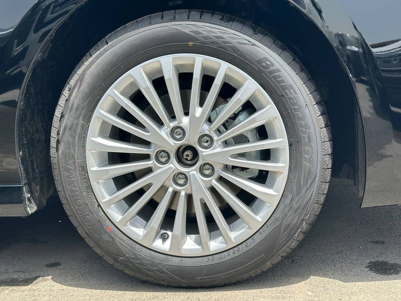 تويوتا كامري 2.5 لتر LE بانزين أوتوماتيك // 2026 // فئة متوسطةمع فتحة سقف، DVD وكاميرا خلفية،