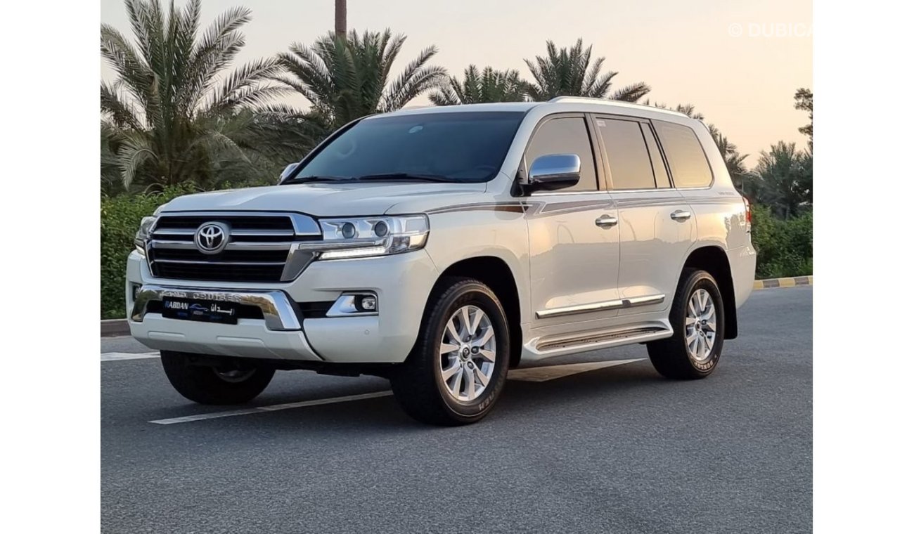 Toyota Land Cruiser Land Cruiser VXR 5.7 Sunroof Velvet Chairs 2019 GCC under warranty