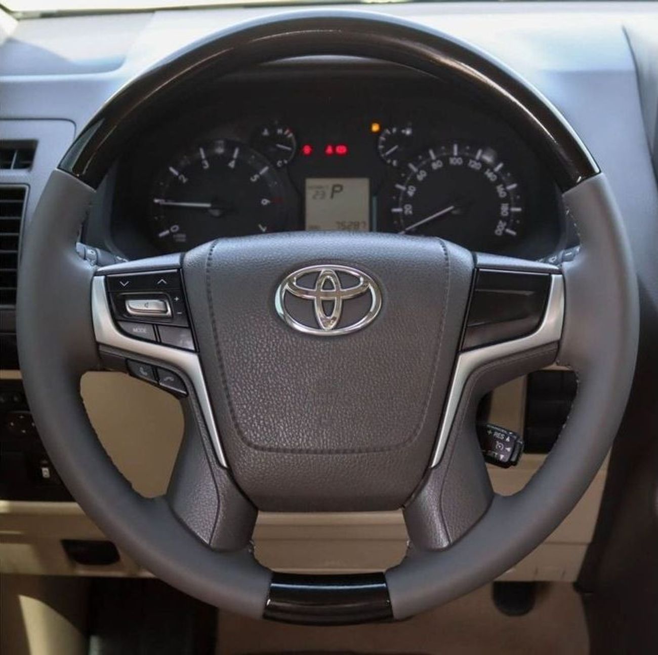 تويوتا برادو GXR 4.0L 4WD Toyota Prado GXR, 4.0L, 2022 GCC, Original Paint, accident-free, in excellent condition