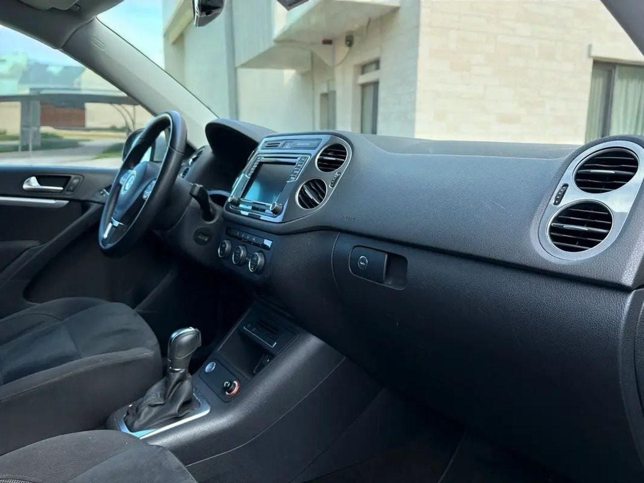 Volkswagen Tiguan !! EID SALE !! 1 YEAR FREE WARRANTY !!  VOLKSWAGEN TIGUAN 1.4L TSI A/T | 2016 | GCC SPECS
