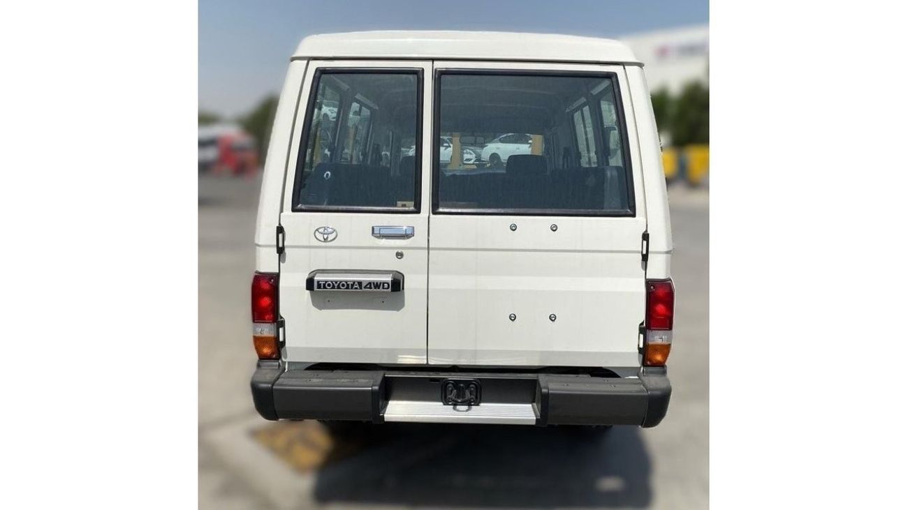 تويوتا لاند كروزر 70 78 4.2L DIESEL MANUAL TRANSMISSION ( ONLY FOR RE EXPORT OUTSIDE GCC COUNTRIES)