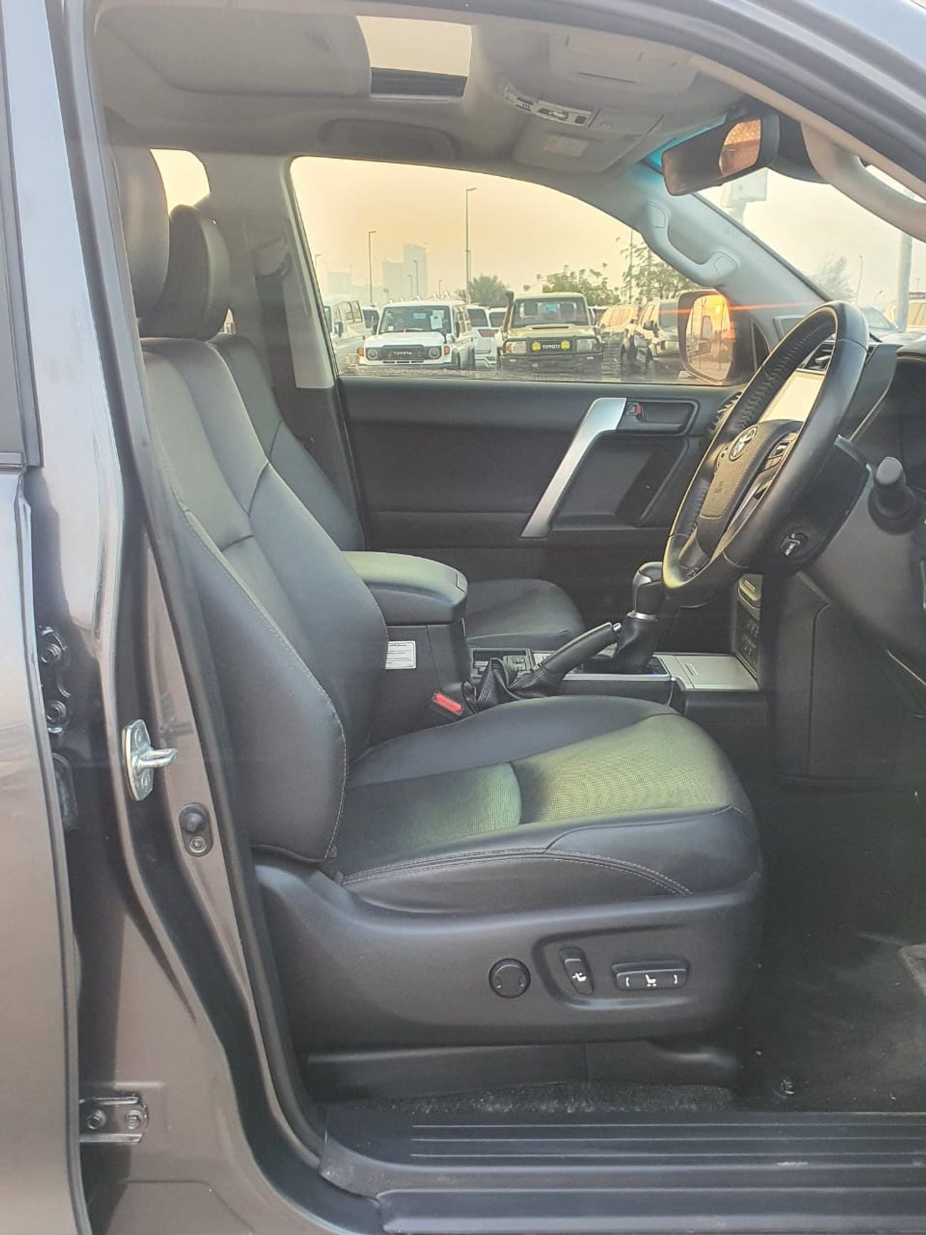 تويوتا برادو TXL 2.8L Top of the option Diesel Engine RHD 4WD V4 Automatic Gear SUV 7 Seats 5 Doors