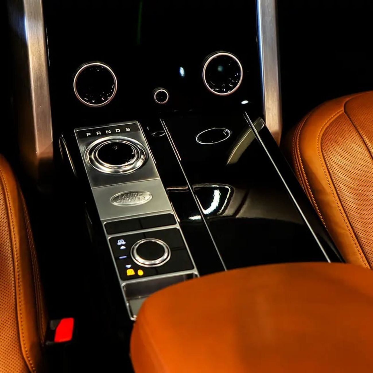 Land Rover Range Rover AED 3,065 pm • 0% Downpayment • Range Rover Vogue SE P400 • 1 Year Warranty