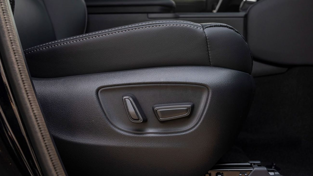 تويوتا برادو Toyota Prado Premium 2.4L petrol MY 2025