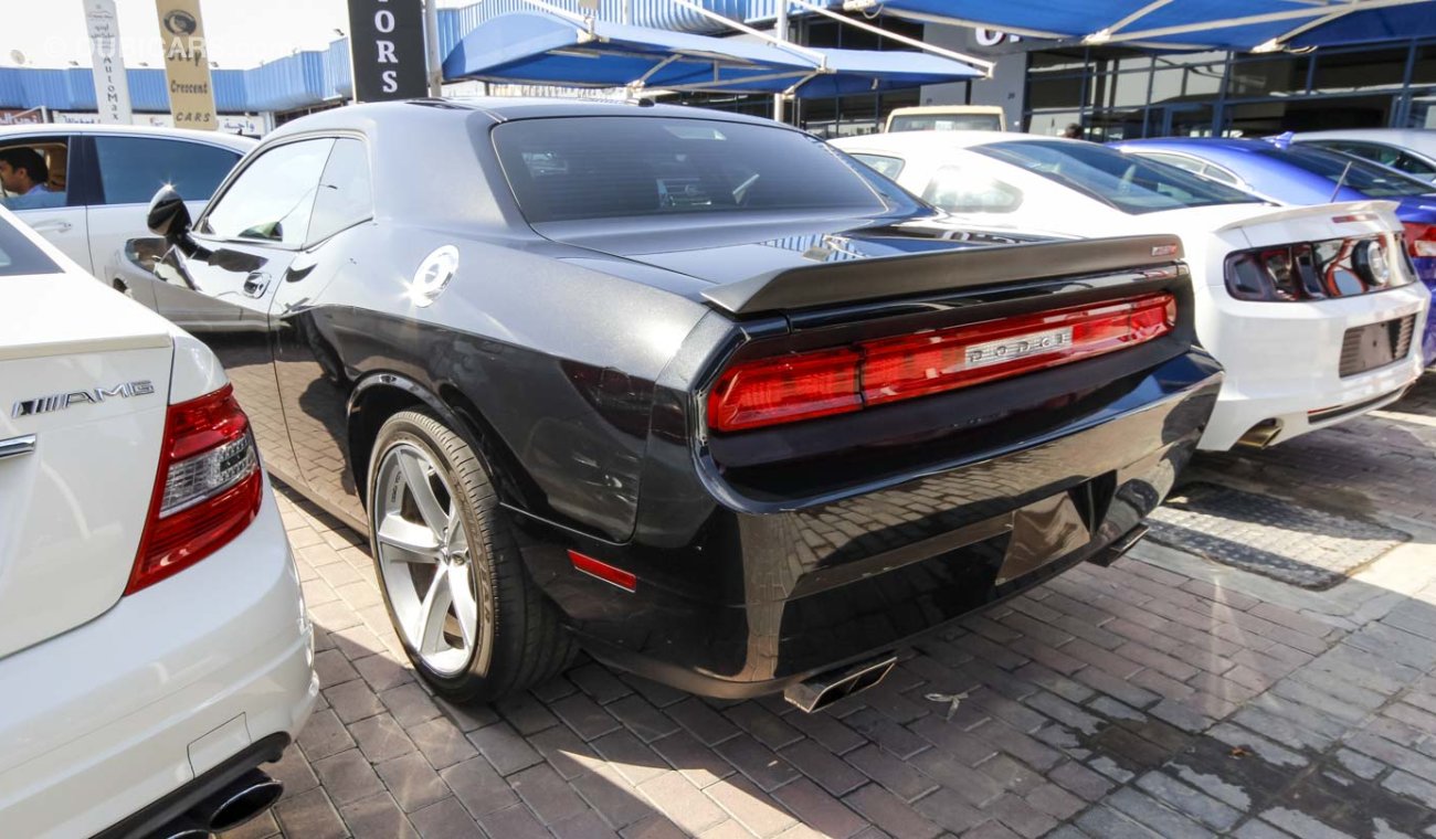 Dodge Challenger SRT8