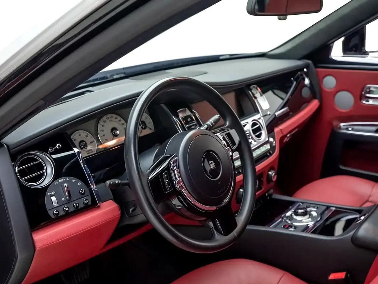 Rolls Royce Ghost with Mansory Kit | GCC Spec - Immaculate Condition