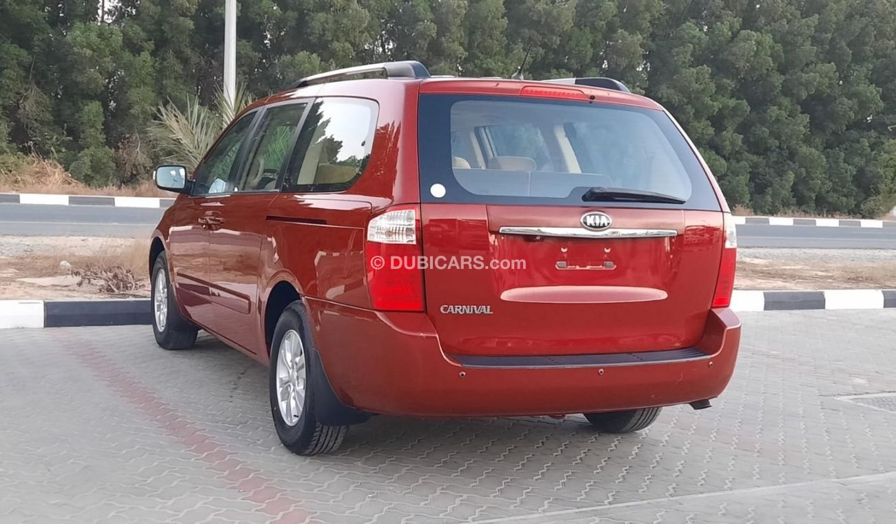 Used Kia Carnival 2015 With sunroof Ref 85 2015 for sale in Sharjah