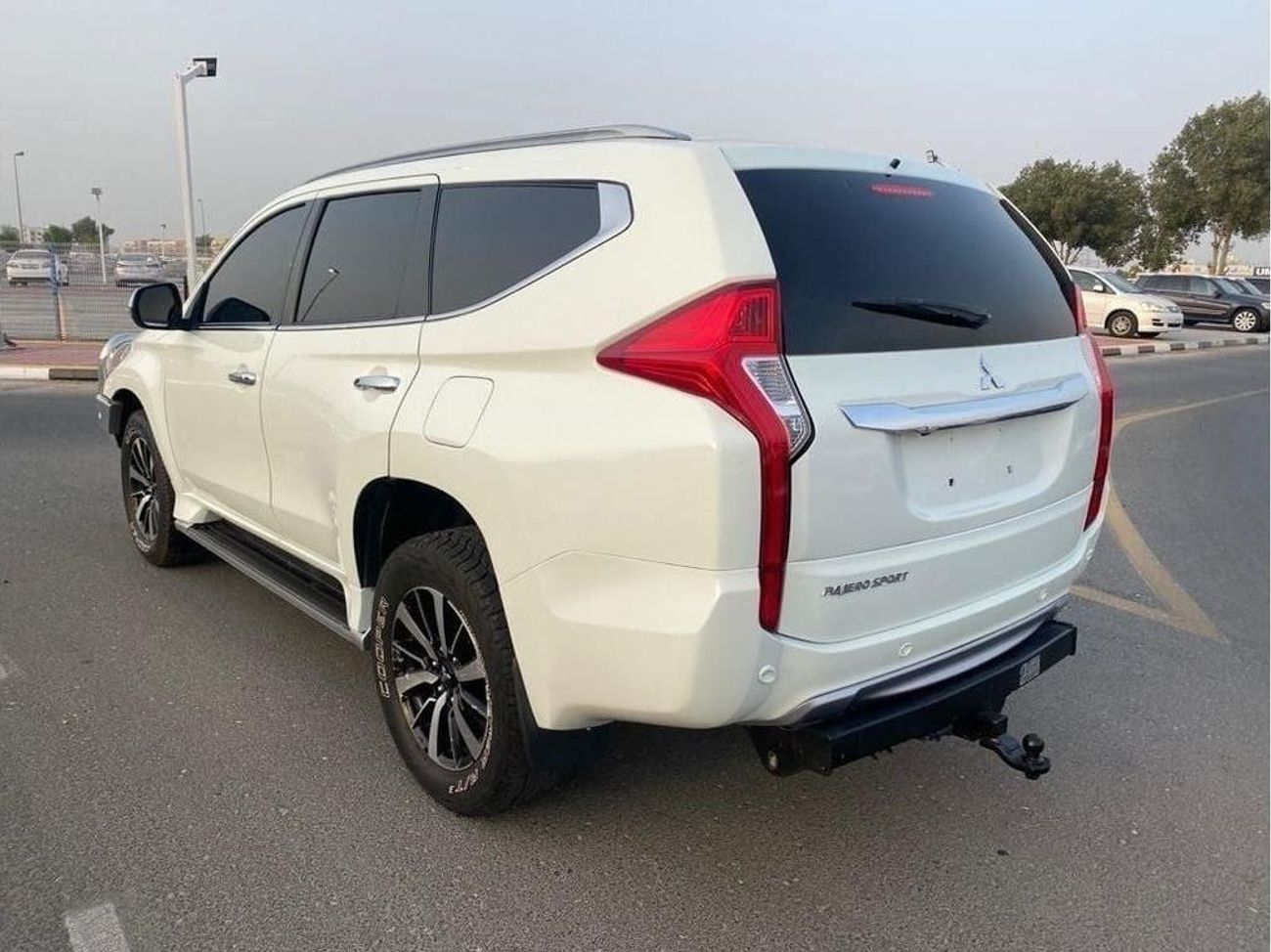 ميتسوبيشي باجيرو Diesel 2.4 Liter Right Hand Drive Automatic 7 Seater Leather seats 4WD