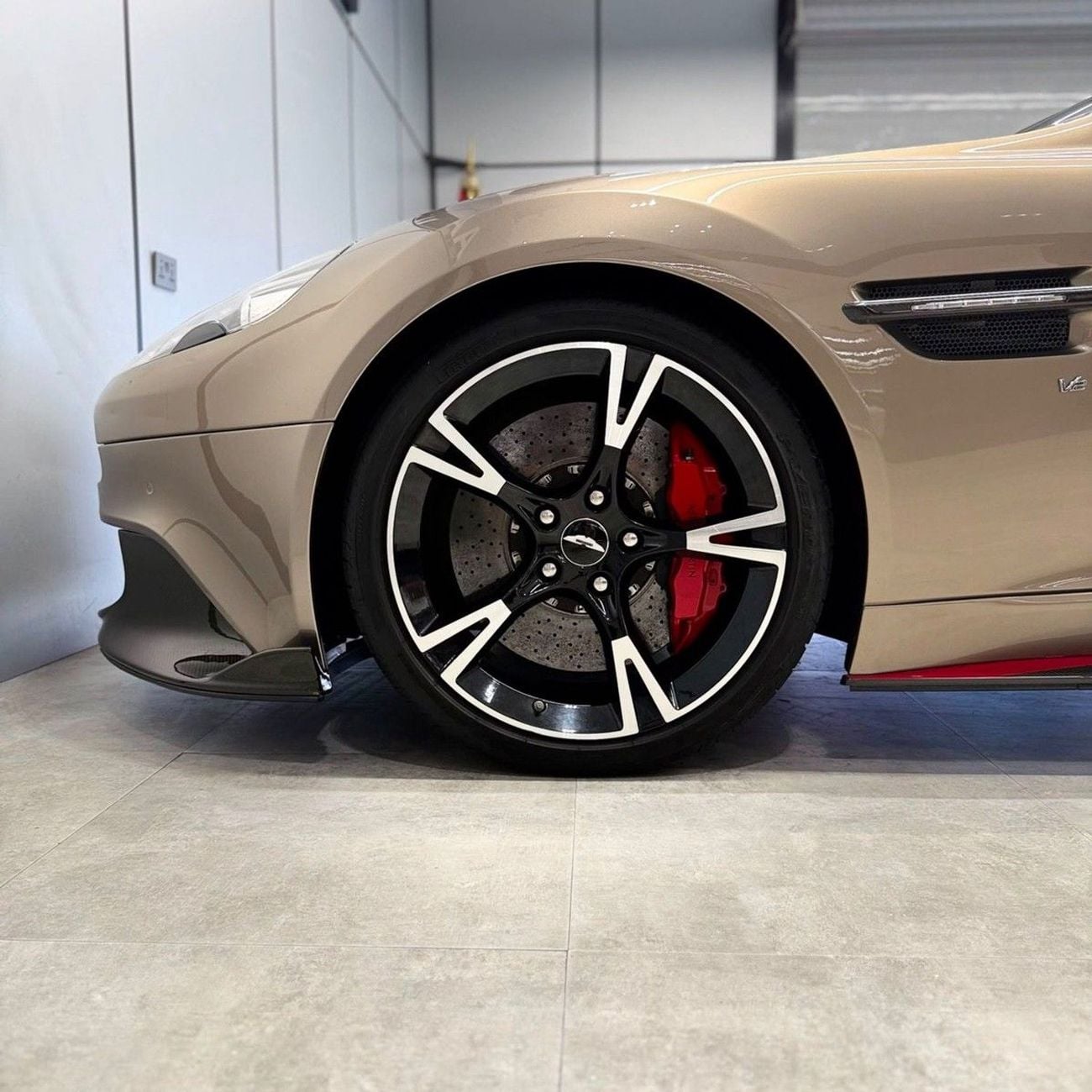 أستون مارتن فانكويش Aston Martin Vanquish 2017 مواصفات خليجية