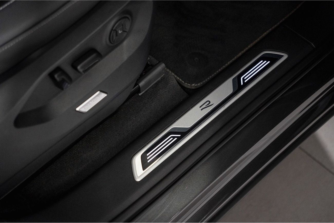 Volkswagen Touareg R-Line 3.0L AWD 2022 Volkswagen Touareg R-Line / Agency Warranty