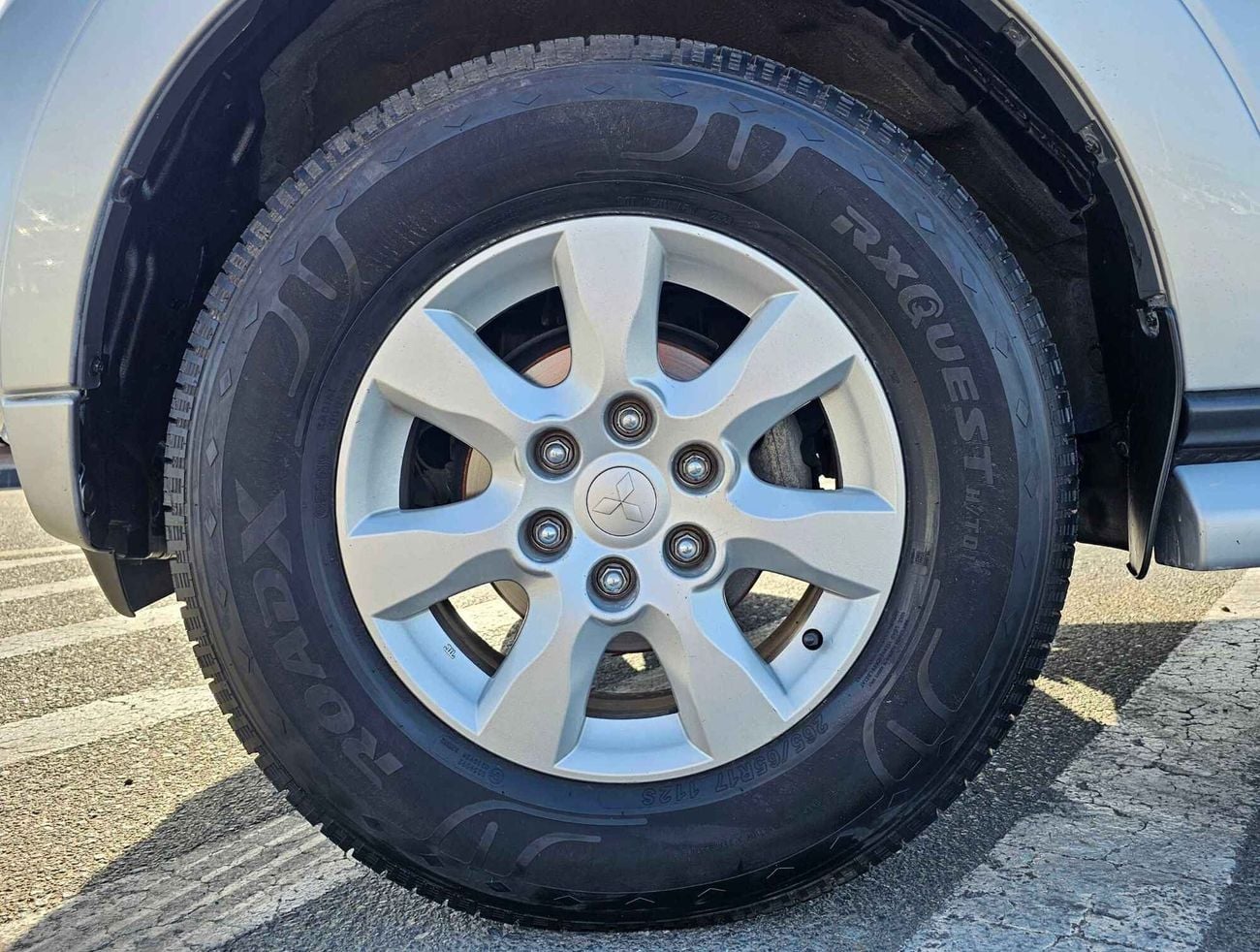 ميتسوبيشي باجيرو GLS 3.5/ 4WD/ DVD CAMERA/ LOW MILEAGE/ 861 MONTHLY /LOT#19596