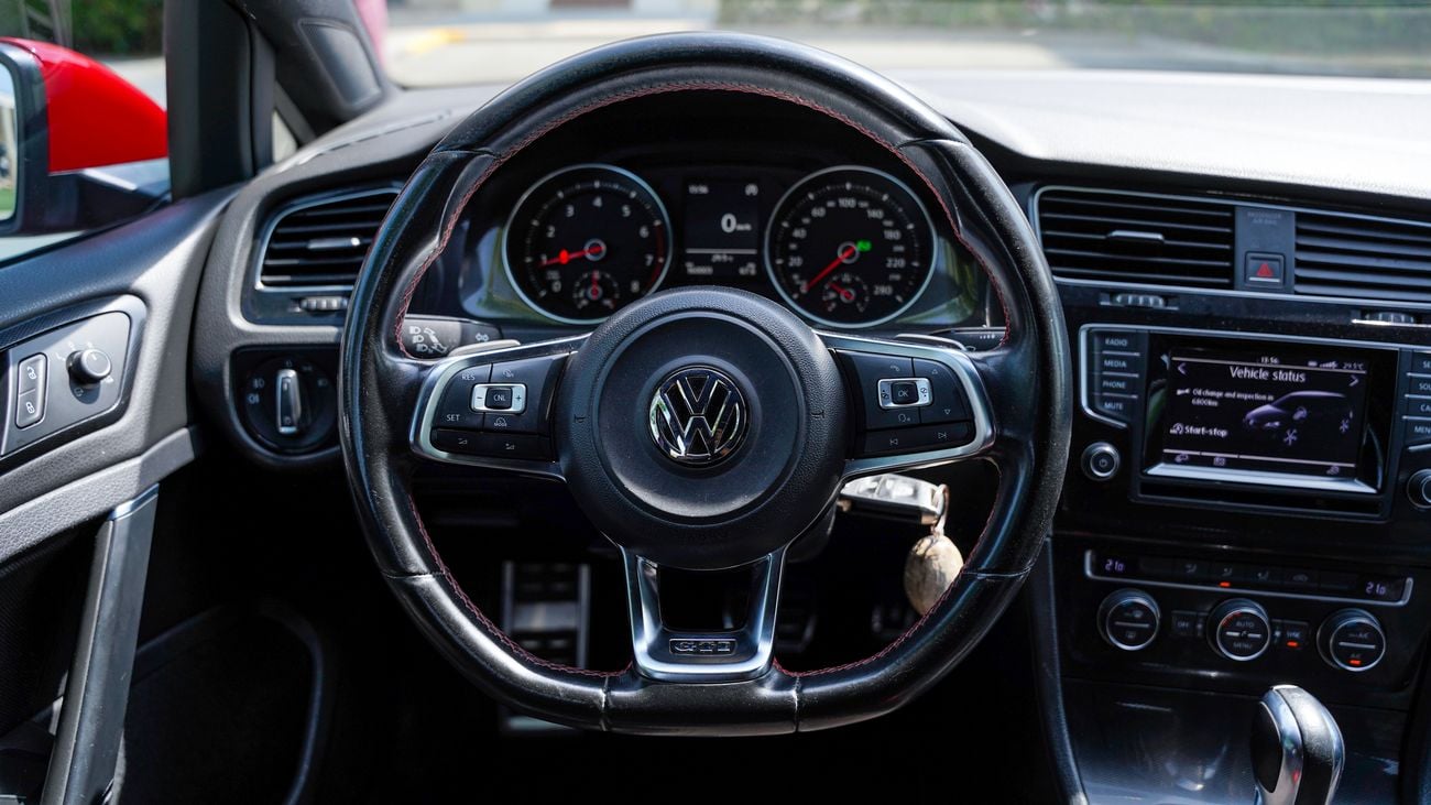Volkswagen Golf GTI P1 2.0L (220 HP)