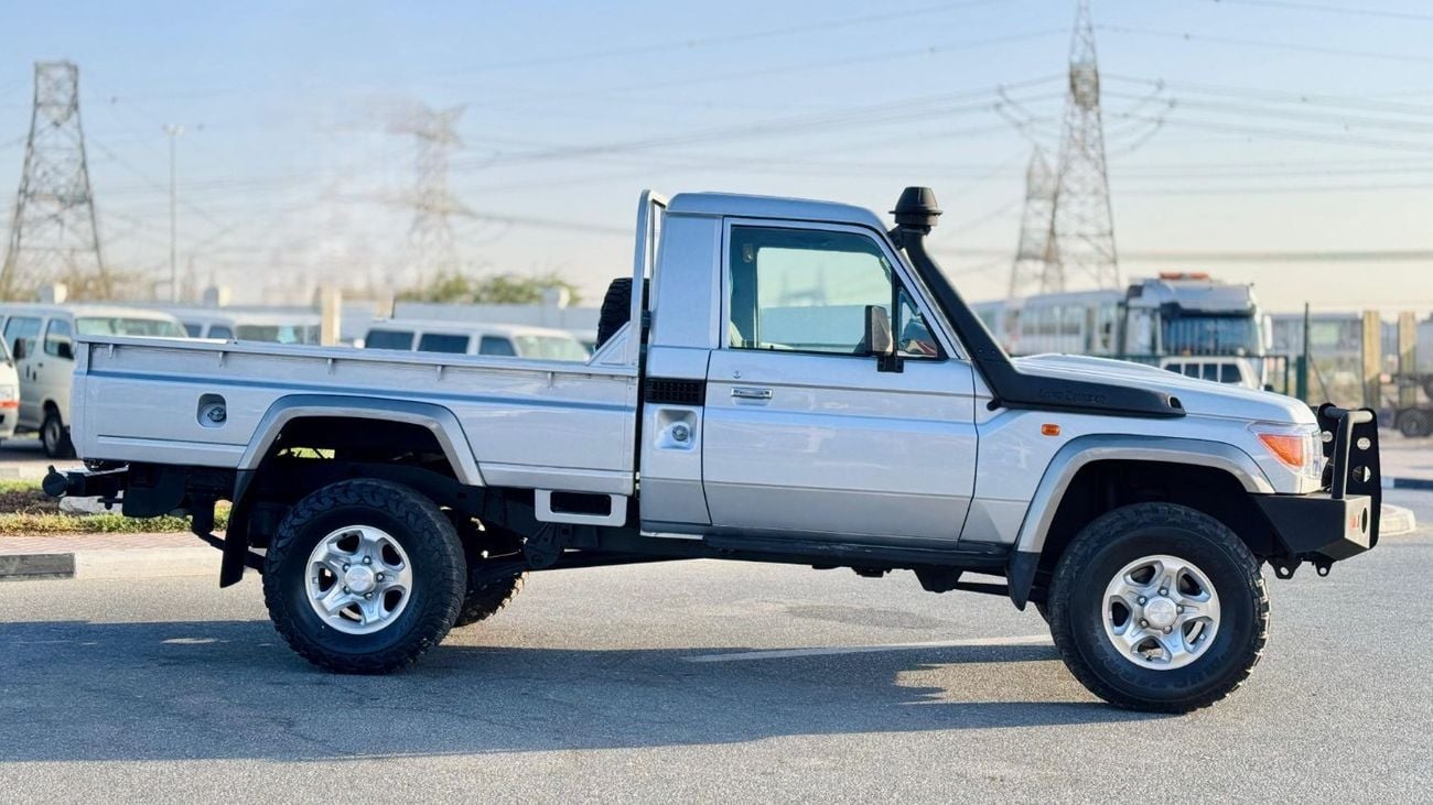 Toyota Land Cruiser Pick Up SINGLE CABIN | 4 X 4 | PREMIUM BULL BAR | RHD | 2010 | 4.5L DIESEL | RHD | AIR SNORKEL