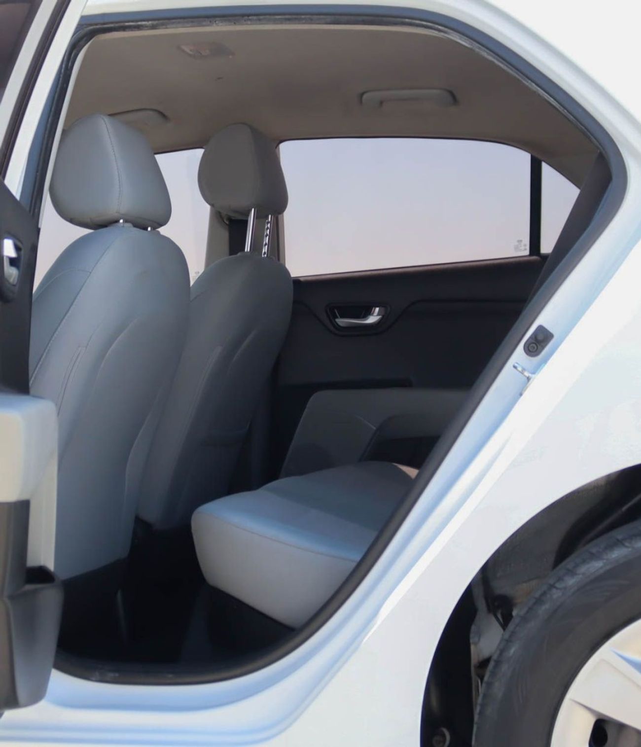 Kia Rio EX 1.4L (100 HP) Hatchback Kia Rio 2019 GCC accident-free in excellent condition 711 P.M