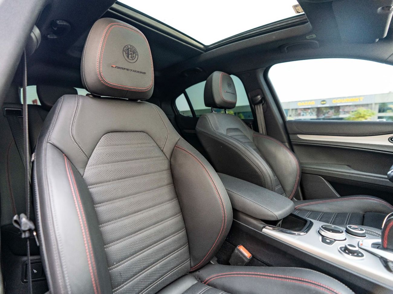 ألفا روميو ستيلفيو Veloce