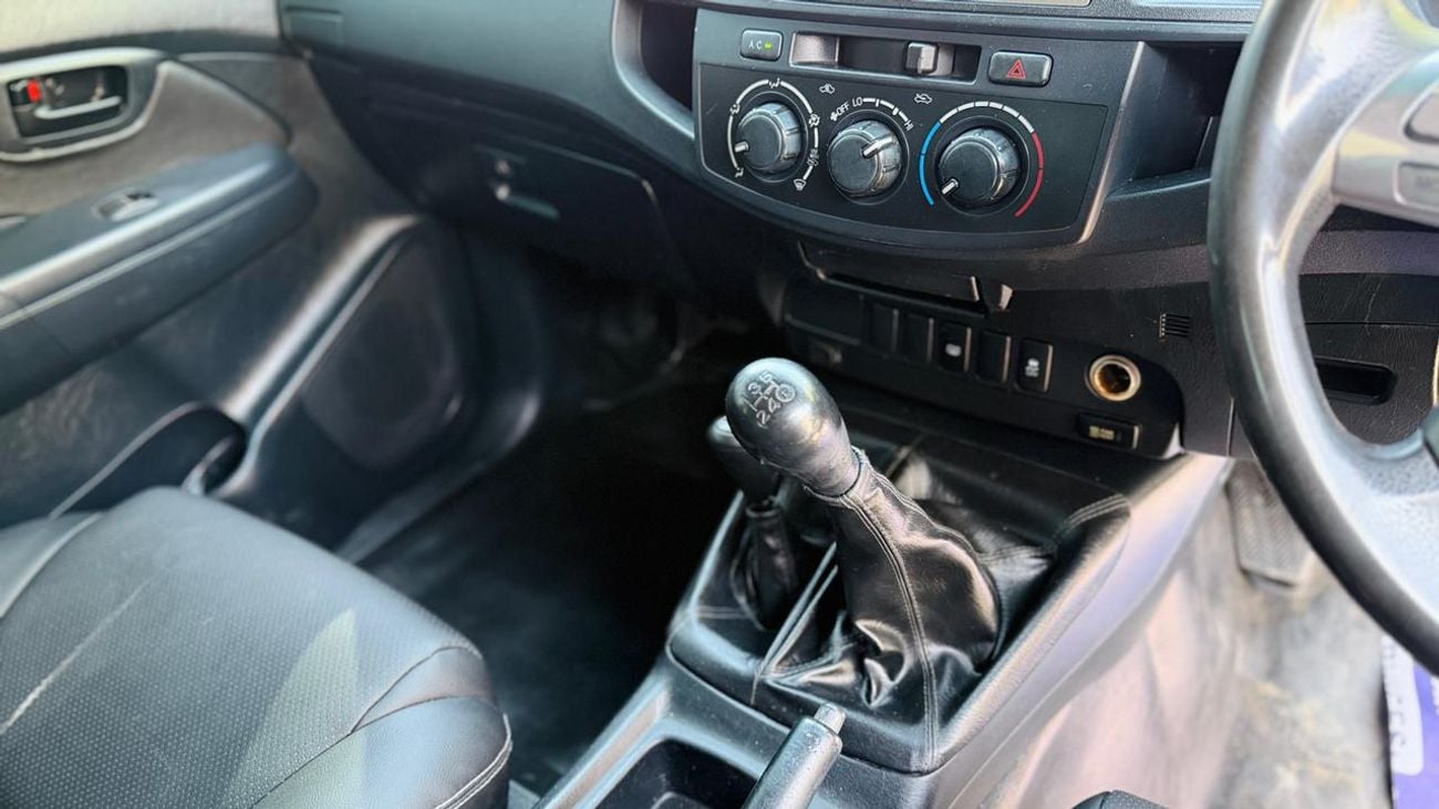 Toyota Hilux BULL BAR WITH HEAVY FOCUSED LED LIGHTS | GTK 4X4 SPORTS BAR | MANUAL TRANSMISSION | 3.0L DIESEL | BO