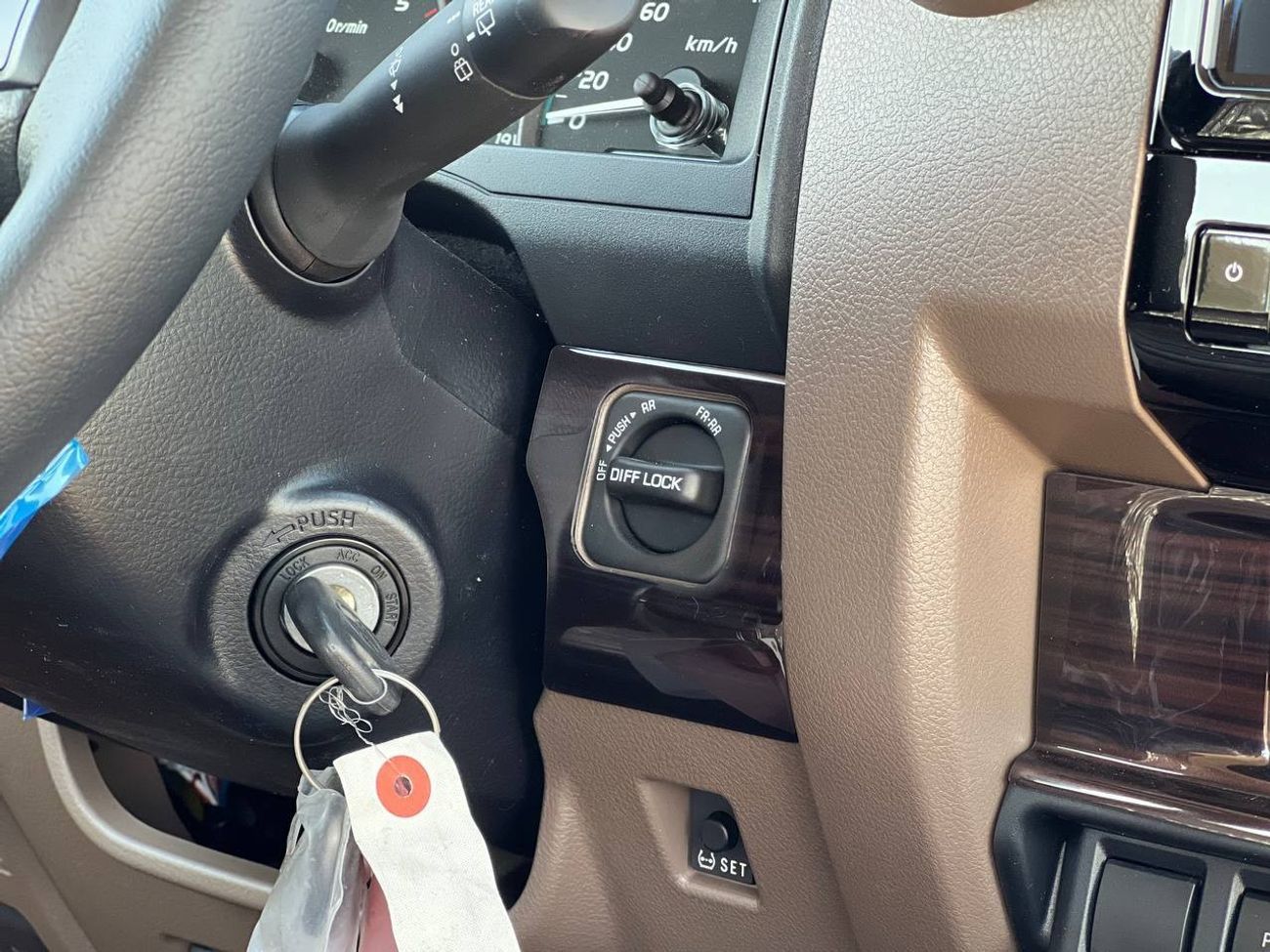 Toyota Land Cruiser 70 LC76 4.0L PTR A/T // 2026 // FULL OPTION WITH FRIDDG , DVD&BACK CAMERA , CRUISE CONTROL // SPECIAL O