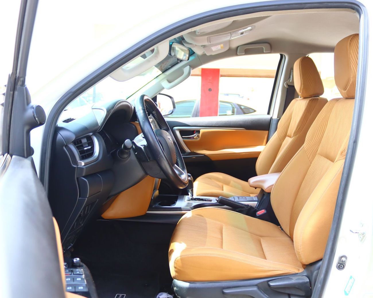 تويوتا فورتونر تيوتا فوتشنر موديل 2022خليجى بمحرك 4000  سى سى و6سلندر وممشى  KM 75000 بسعر 105000درهم