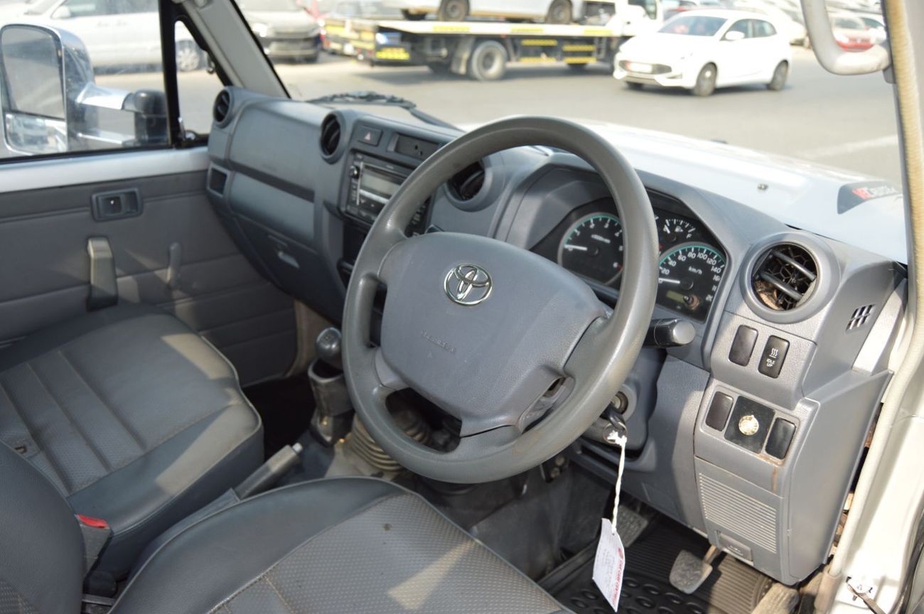 Toyota Land Cruiser Pick Up Toyota Land Cruiser Pick-Up Single Cabin Year: 2010 Color: Silver