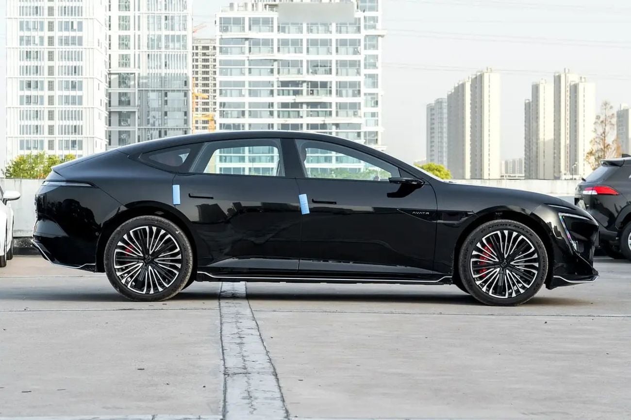 أفاتر 12 أفاتار 12 إي في ماستر 4WD - شركة سيارات كهربائية فاخرة