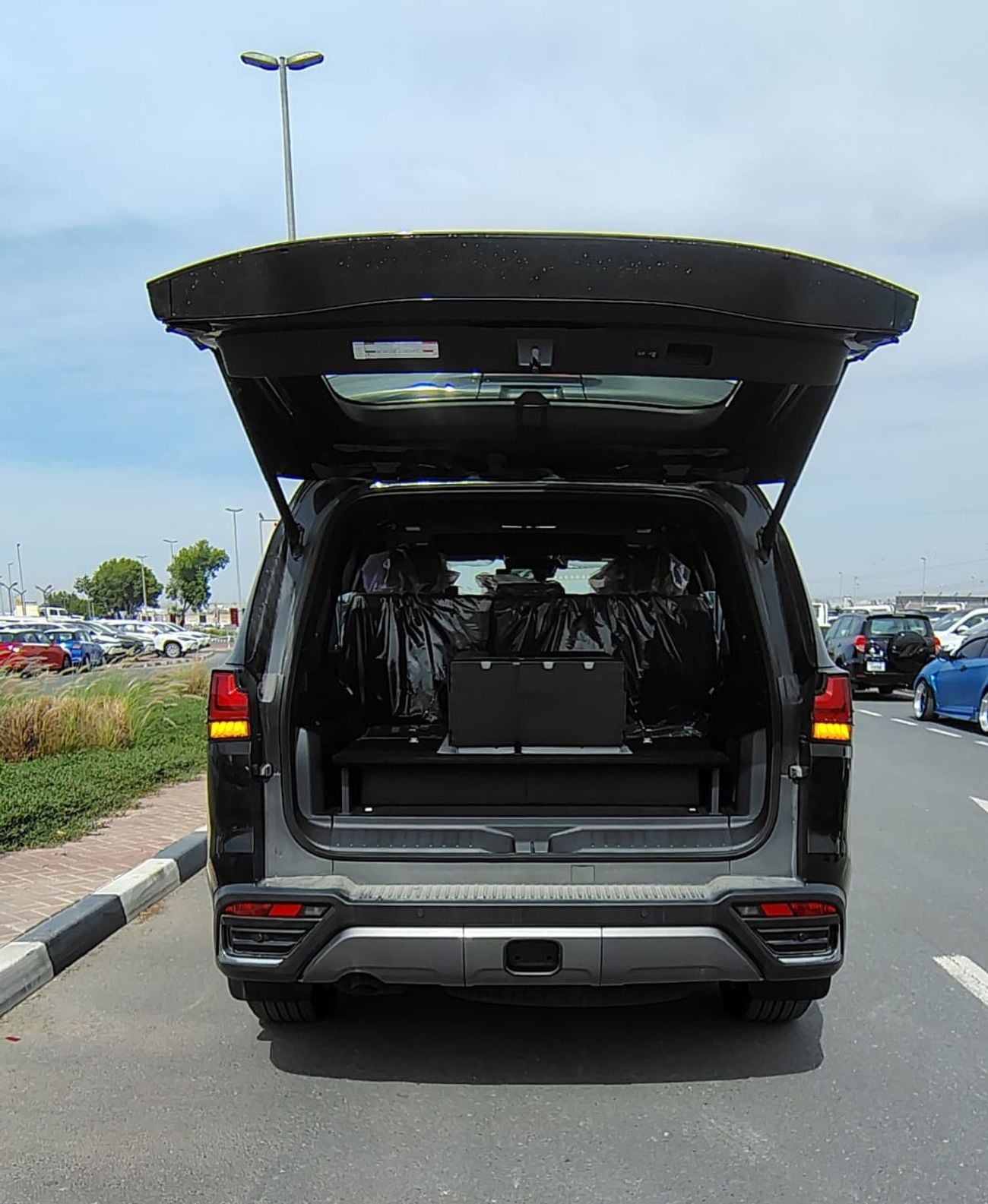 لكزس LX 700h Signature