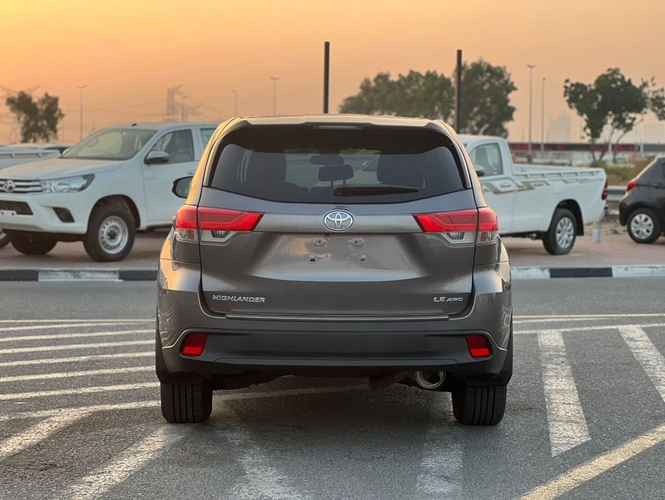 Toyota Highlander LE (NON GCC) 2019 Toyota Highlander 3.5L V6 - AWD 4x4 - Rear Camera - Leather seat 7 -