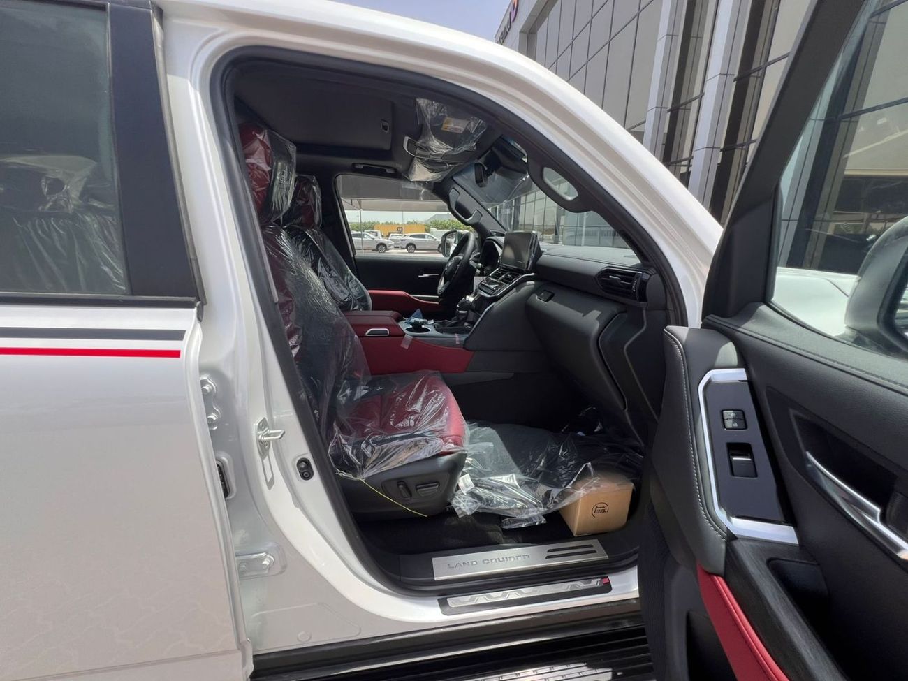 تويوتا لاند كروزر 2025 Toyota Land Cruiser LC300 GR-Sport (Full-Option with Radar) 3.3L V6 Twin Turbo Diesel A/T 4WD