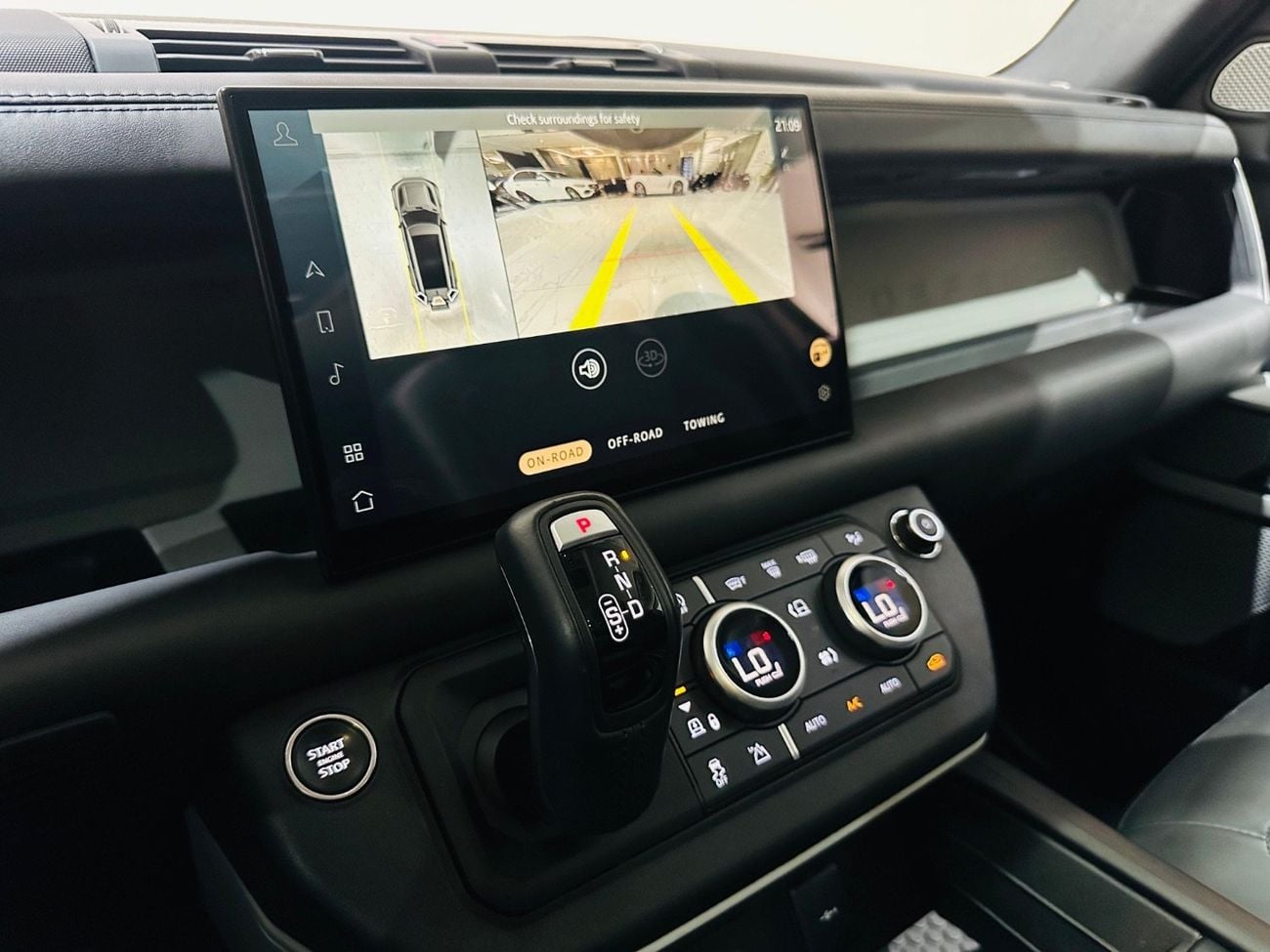 Land Rover Defender 130 SE P400 X Dynamic (7 Seater)