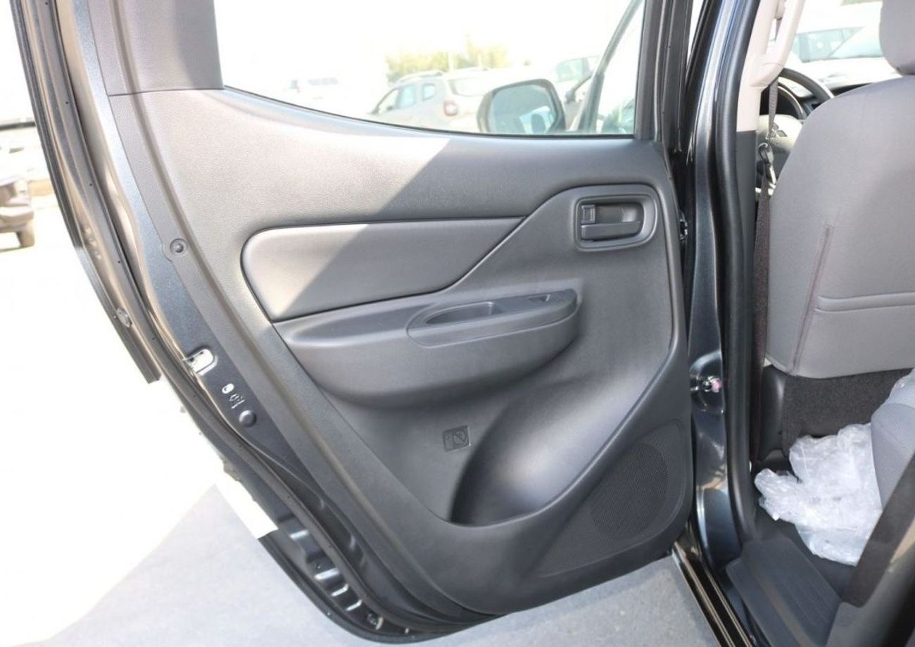 ميتسوبيشي L200 DIESEL - 2.5L -  DOUBLE CABIN - 4X4 - 5MT - POWER LOCKS AND POWER WINDOWS - EXPORT ONLY