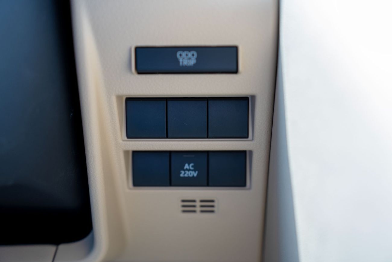 تويوتا لاند كروزر 3.5T VXR Hybrid