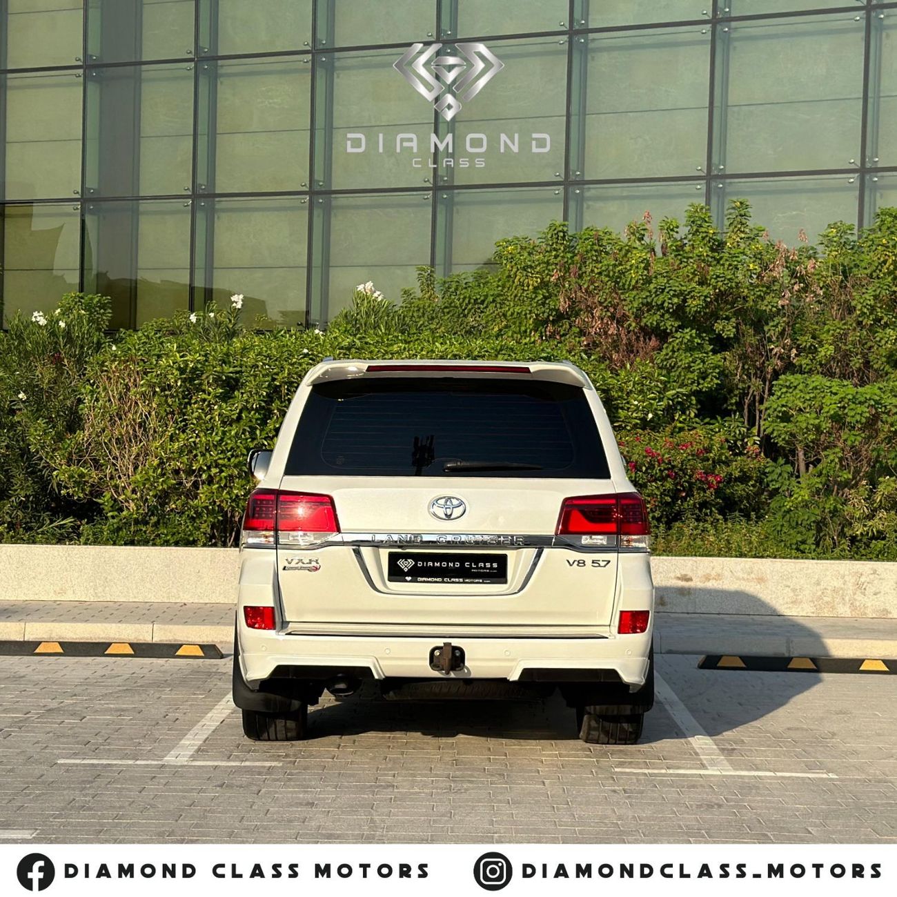 Toyota Land Cruiser Toyota Land Cruiser VXR Full option  GCC  Under Warranty  Full Service History