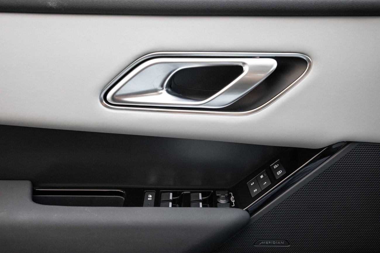 لاند روفر رينج روفر فيلار Range Rover Velar SE Dynamic  | 5,680 P.M | 0% Downpayment | Perfect Condition!