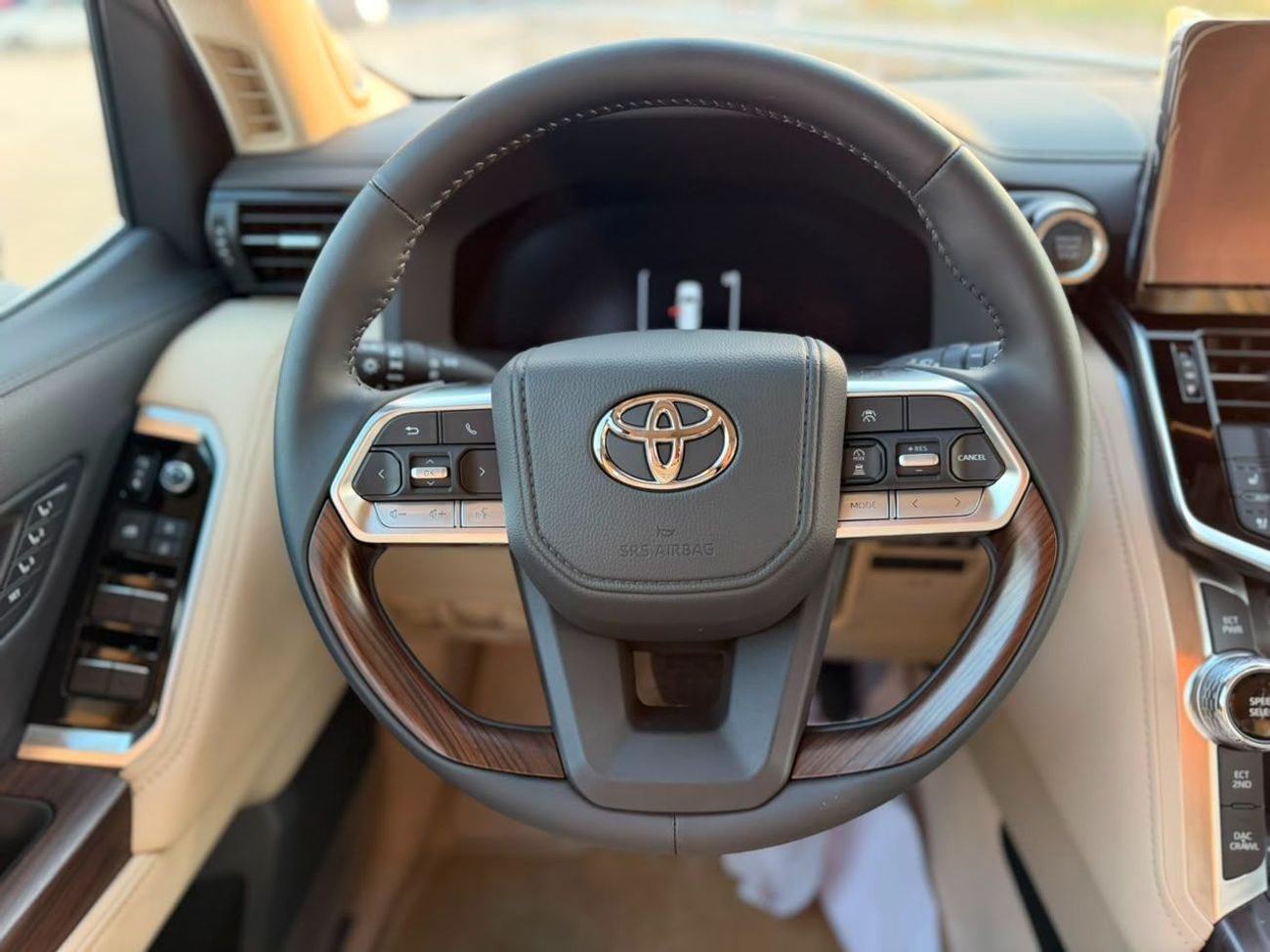 تويوتا لاند كروزر VXR