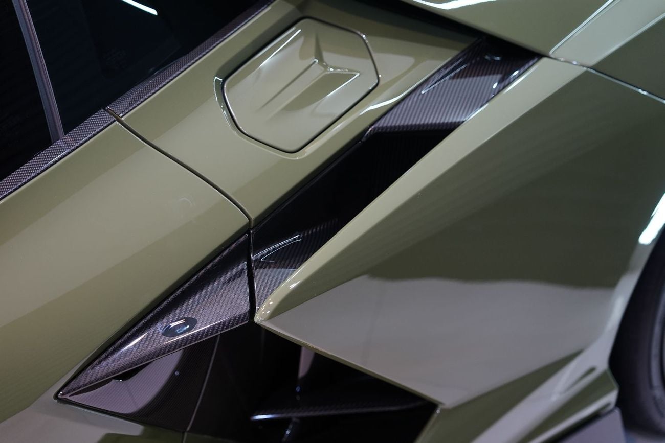 Lamborghini Revuelto STD | Full Carbon Package | Ad Personam Spec | 1001 HP V12 HPEV | Dealer Warr + Serv!!