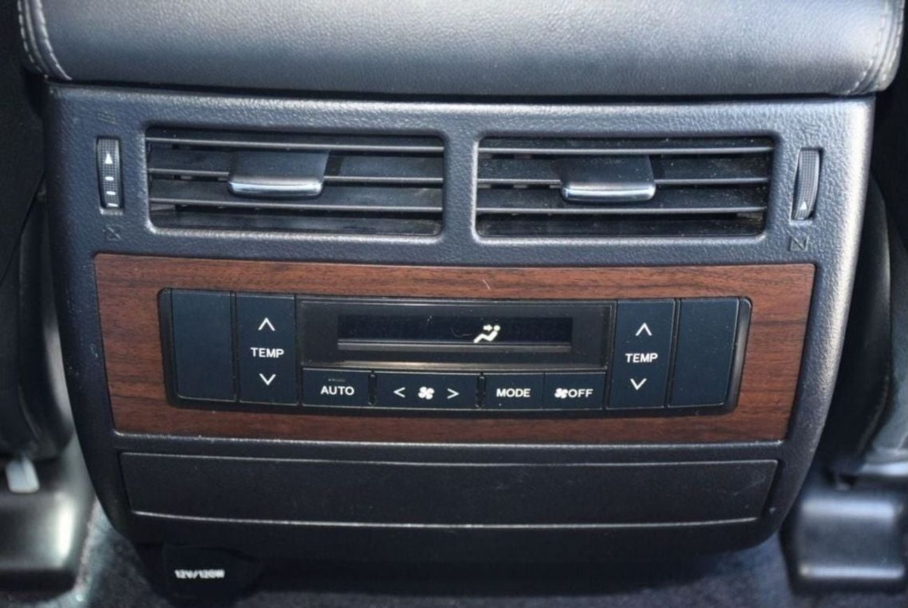 تويوتا لاند كروزر V8 Diesel 4.5L (Right Hand)