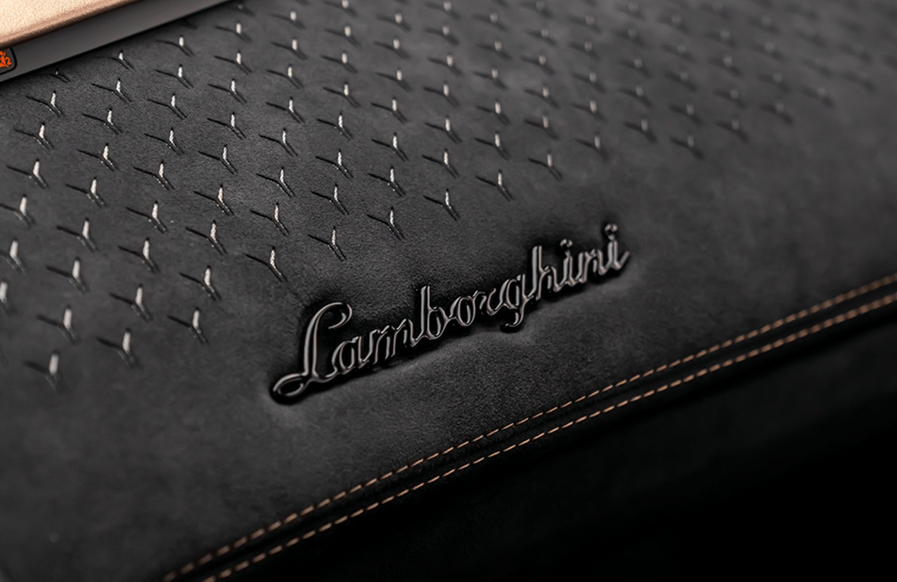 لامبورغيني أفينتادور 6.5L V-12 Naturally Aspirated Engine