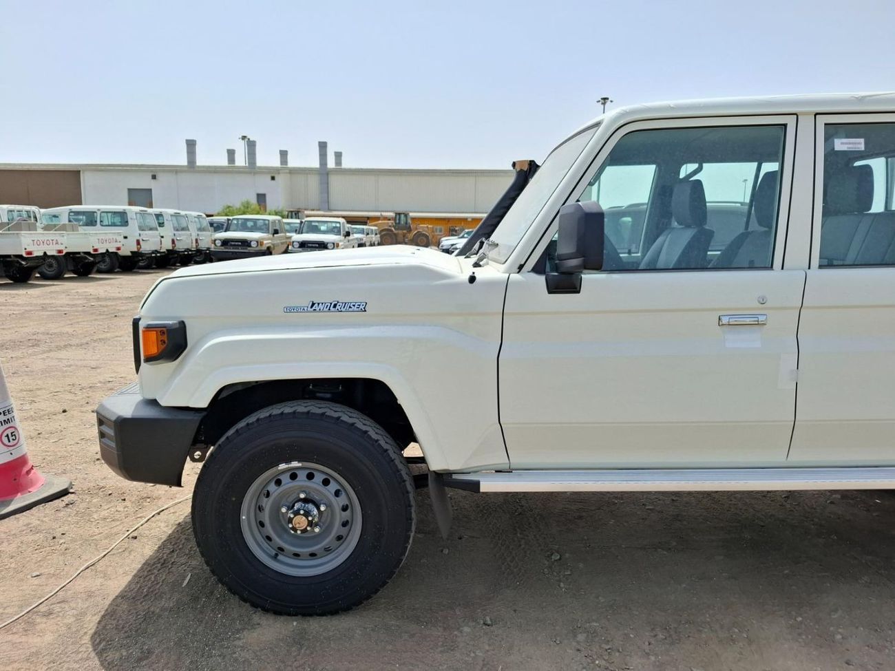 تويوتا لاند كروزر بيك آب Land Cruiser 79 Pickup 2.8L 2025 AT DC White Diesel (Export Only)