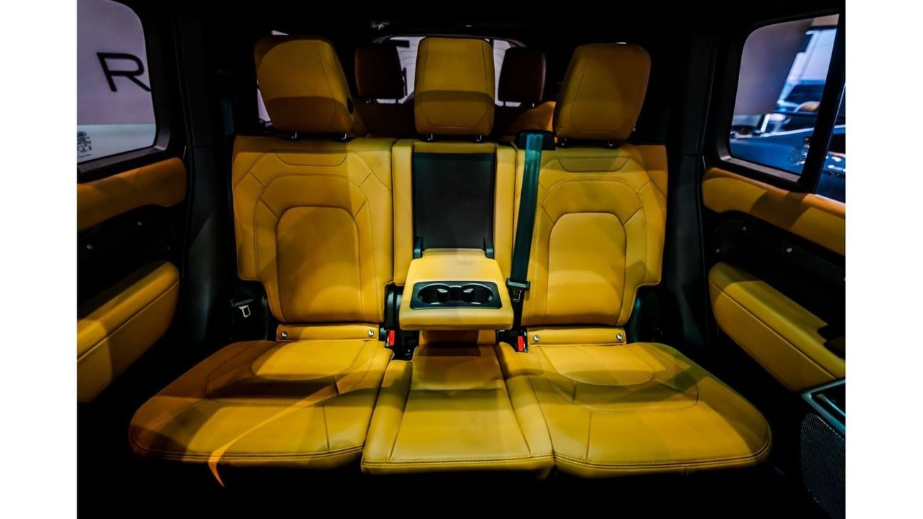 Land Rover Defender 2023 Landrover Defender 130 HSE P400, 2028 Al Tayer Warranty + Service Contract Valid, Low KMs, GCC