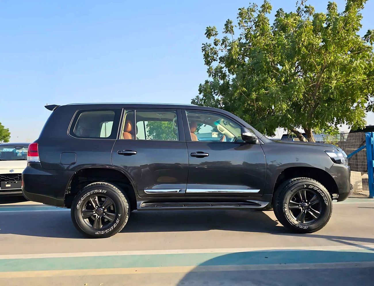 Toyota Land Cruiser GXR/ 4.0L V6 4WD / MID OPTION/ EXPORT ONLY / LOT#43956