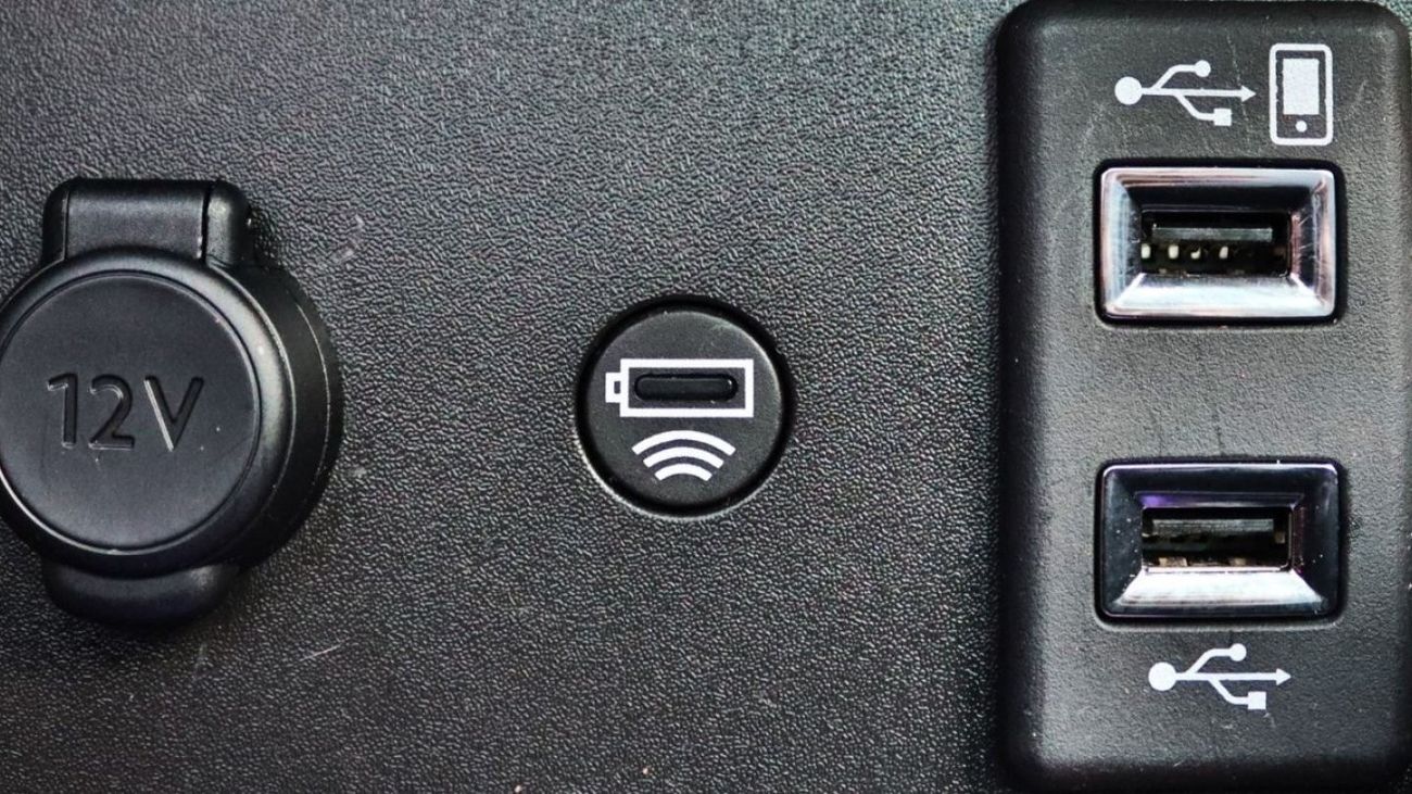 Opel Crossland X 2022 Opel Crossland 1.4 Turbo, 4-cylinder gasoline, automatic, front wheel drive