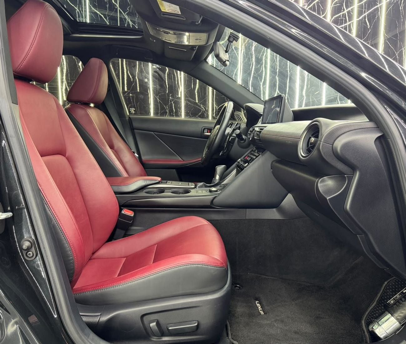 Lexus IS300 ELEGANT GCC | Al Futtaim warranty 2027 | Al Futtaim full service History