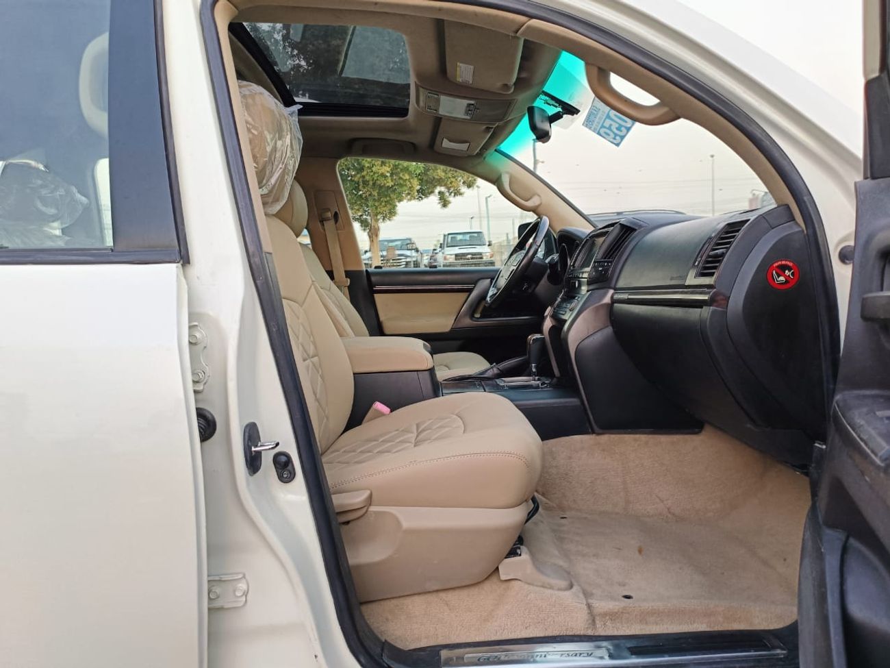 تويوتا لاند كروزر VXR, 5.7L V8 PETROL, DRIVER POWER SEAT / LEATHER SEATS / SUNROOF (LOT # 9254)