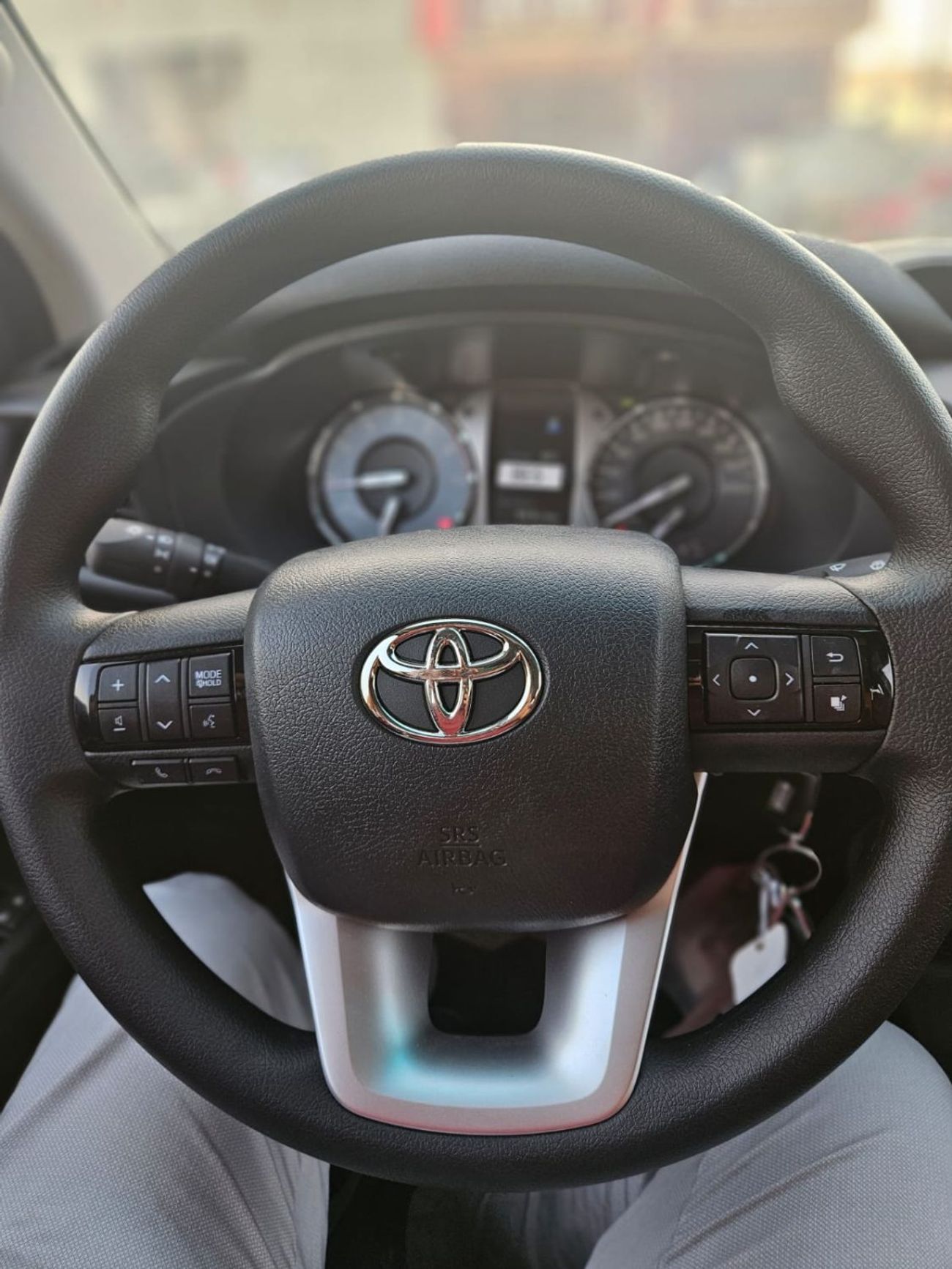 تويوتا هيلوكس Toyota Hilux Double Cabin Pickup Mid-Option 2.7L Petrol Automatic Transmission 4x4 2025