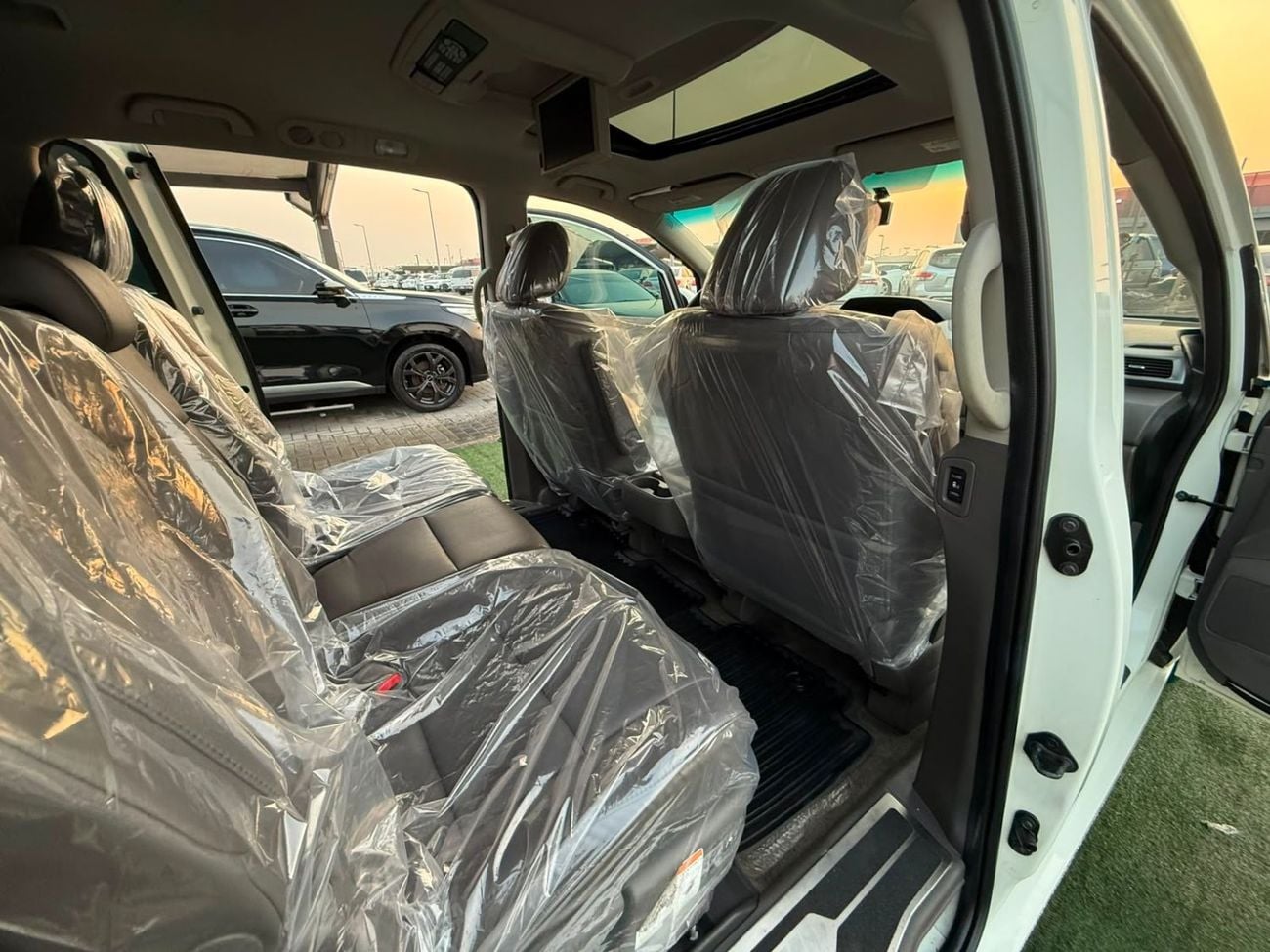 Honda Odyssey TOURING fully loaded in showroom condition