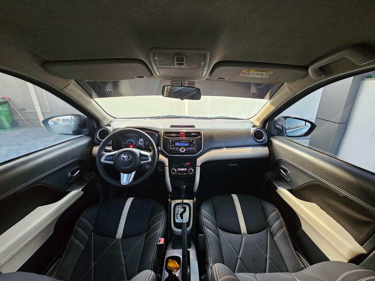 Toyota Rush EX / 1.5 V4/ LEATHER SEATS/ LOW MILEAGE/ EXPORT ONLY